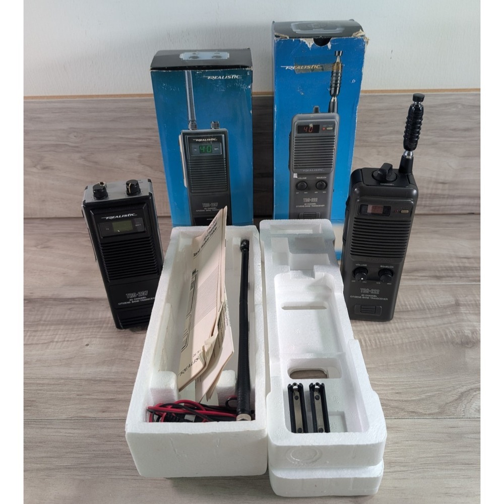 Vtg Walkie Talkie Radio Shack 40 Channel Realistic TRC- 207 - 222  ( UNTESTED )